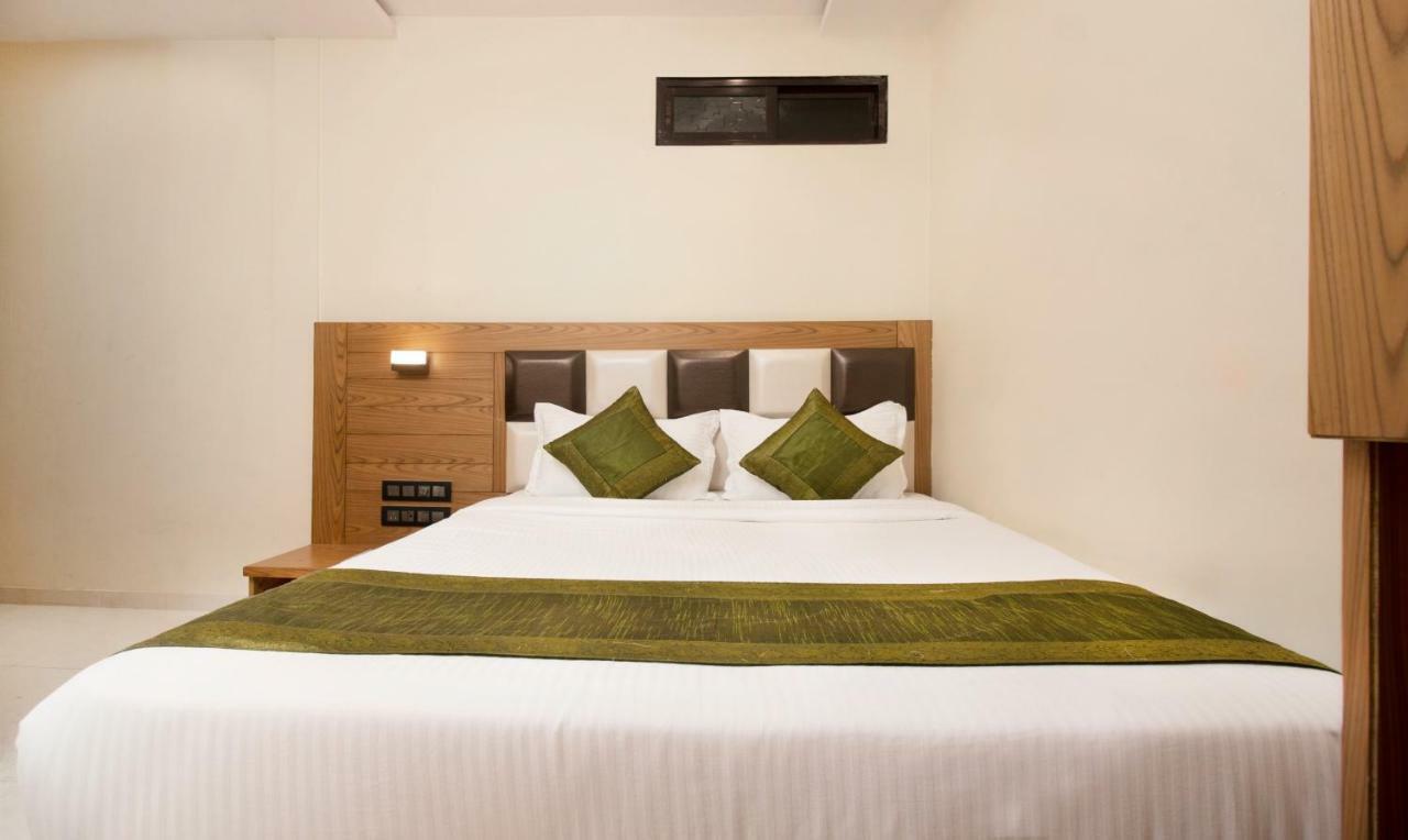 Hotel Residency Park Mumbai  Buitenkant foto